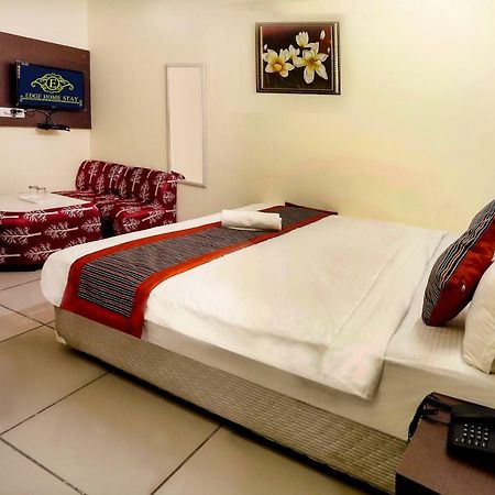 Airport Hotel Edge Home Stay Ню Делхи Екстериор снимка