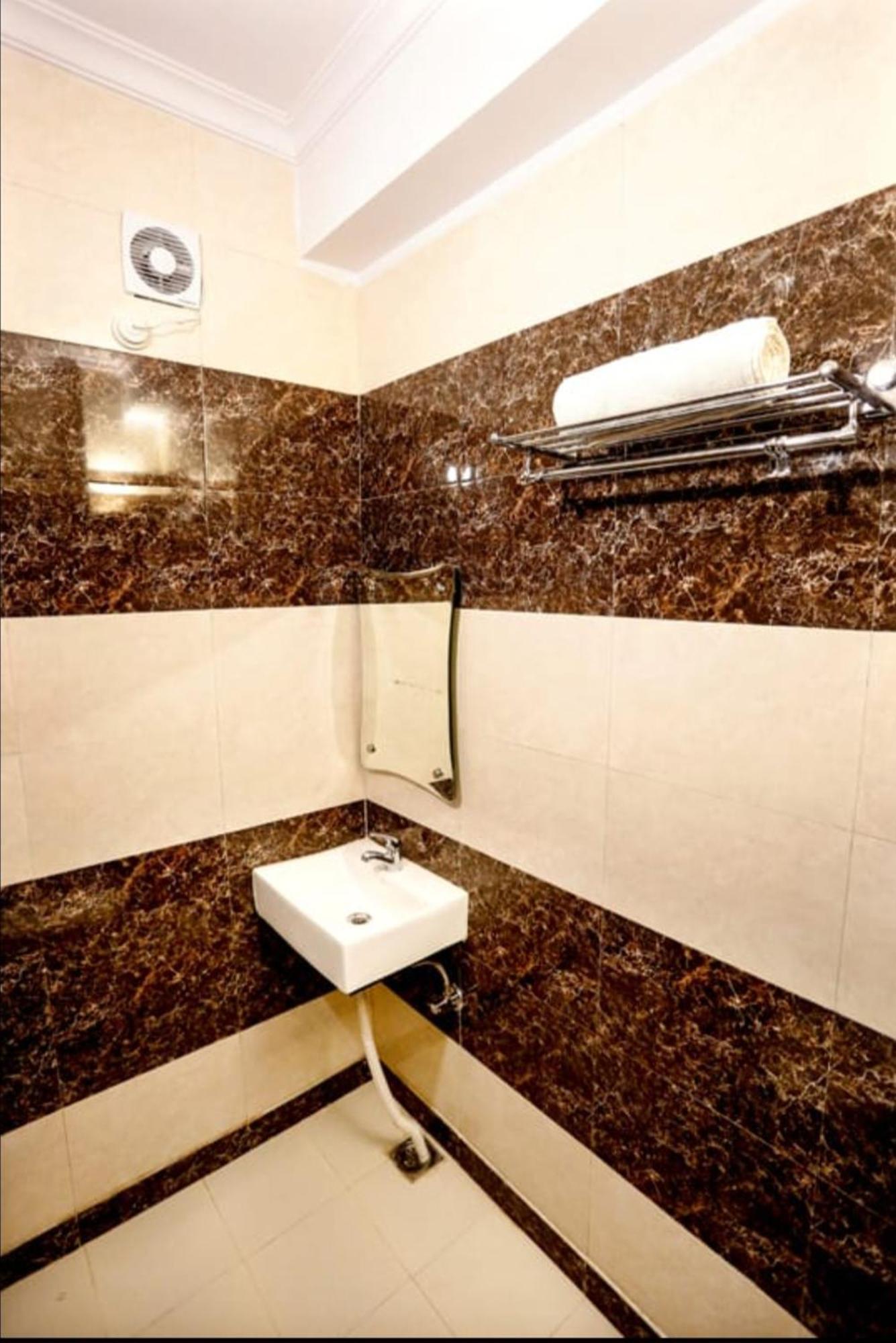 Airport Hotel Edge Home Stay Ню Делхи Екстериор снимка