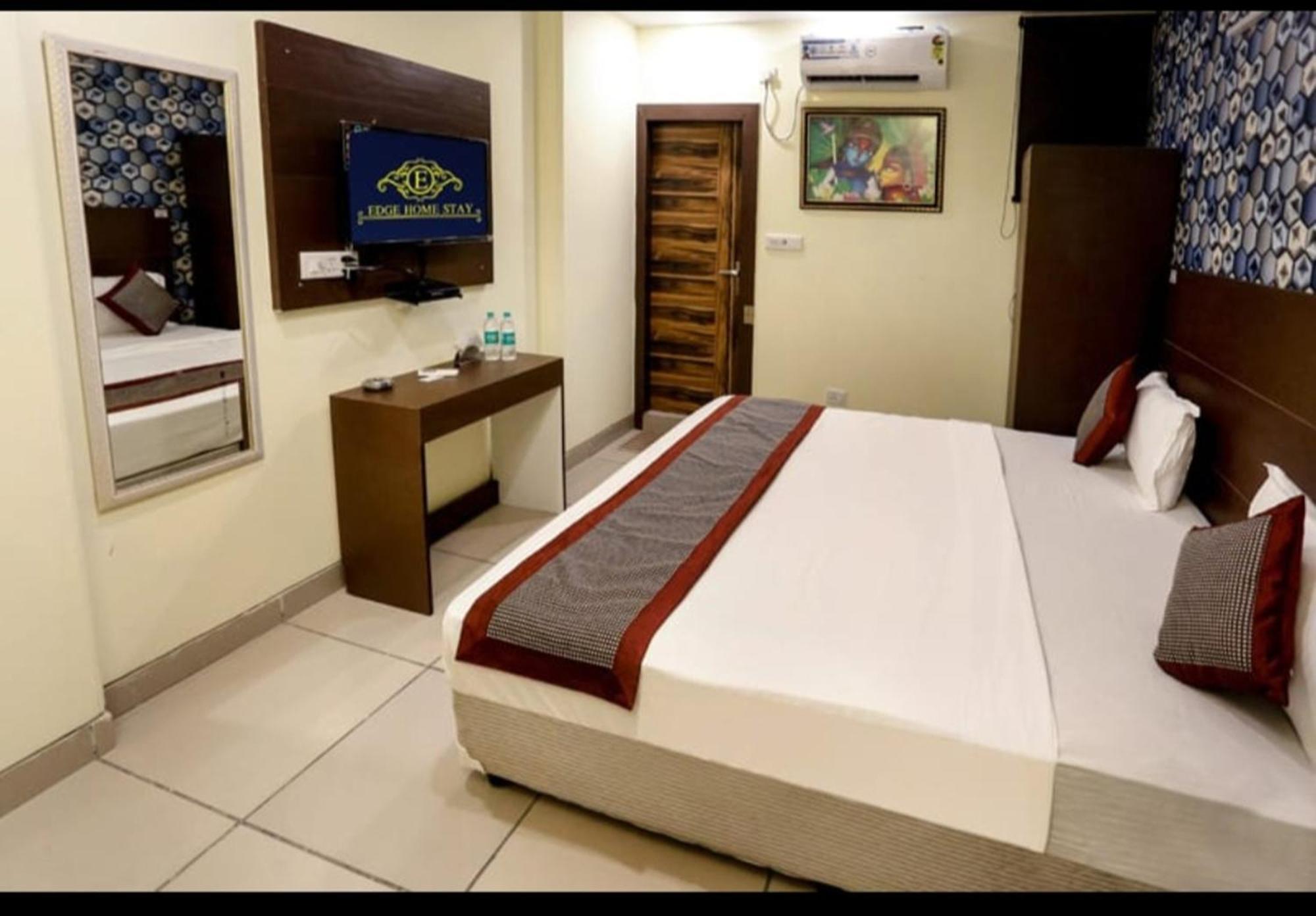 Airport Hotel Edge Home Stay Ню Делхи Екстериор снимка