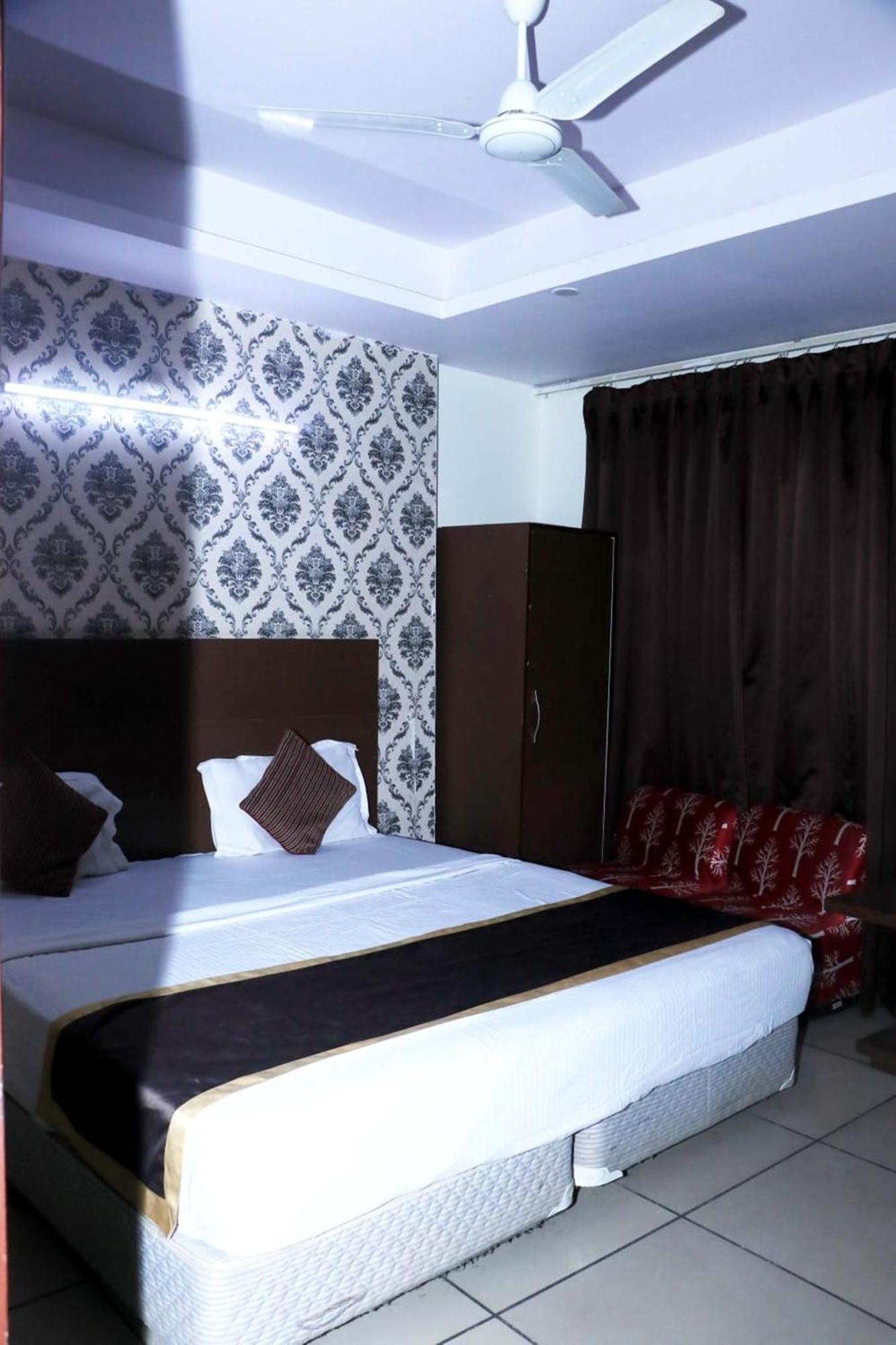 Airport Hotel Edge Home Stay Ню Делхи Екстериор снимка