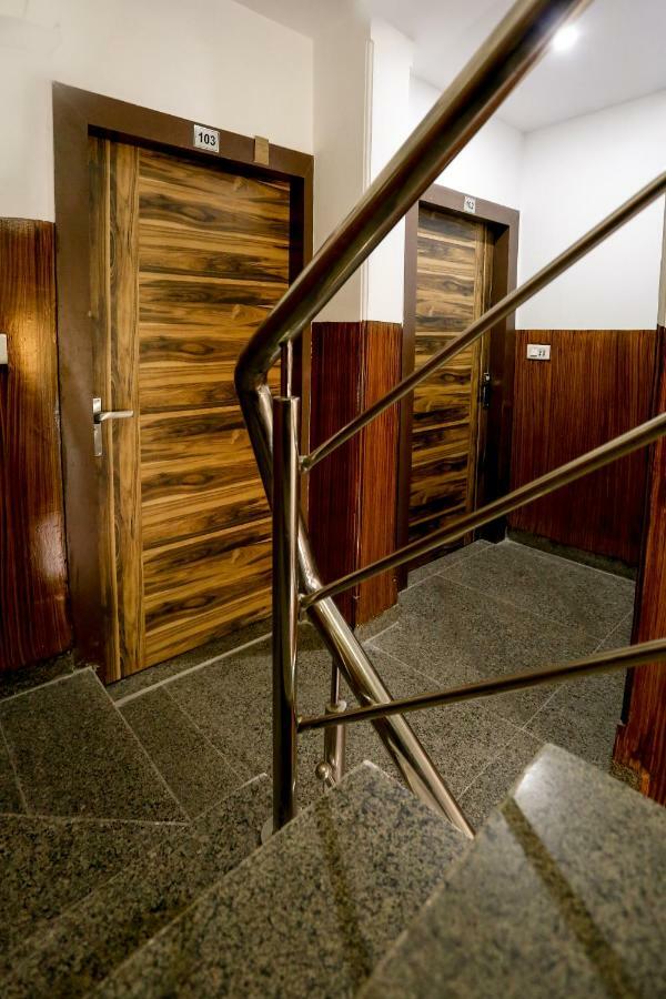 Airport Hotel Edge Home Stay Ню Делхи Екстериор снимка