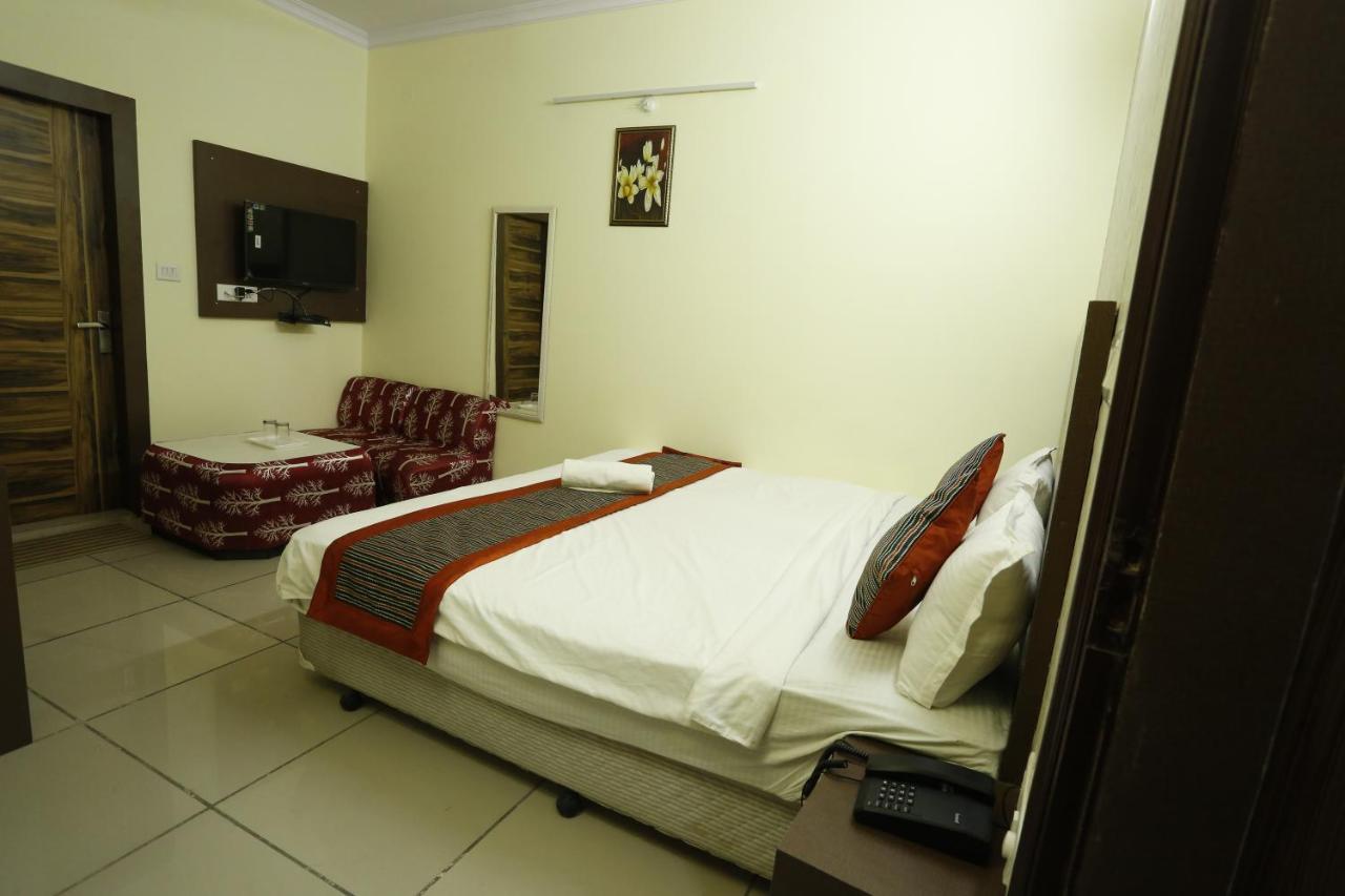 Airport Hotel Edge Home Stay Ню Делхи Екстериор снимка
