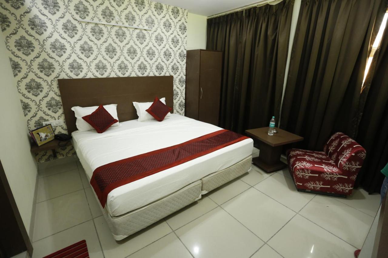 Airport Hotel Edge Home Stay Ню Делхи Екстериор снимка